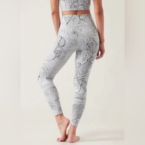 EUC Athleta Elation Jacquard 7/8 Leggings Black Eden Floral Size M - Picture 3 of 8